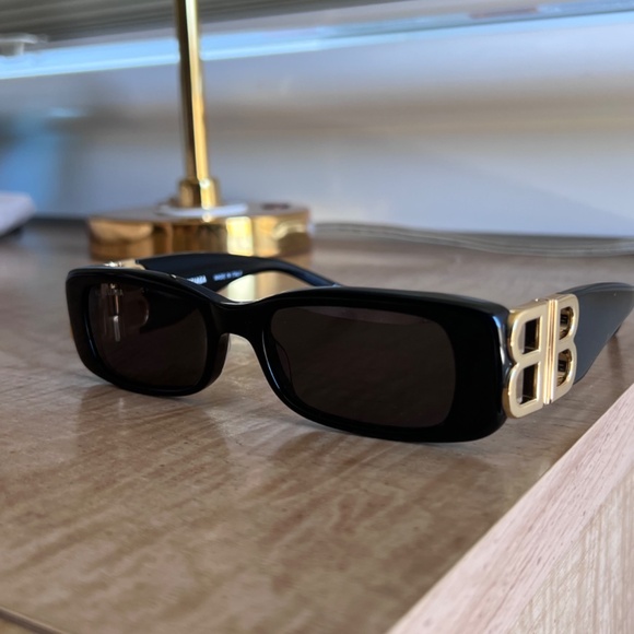 BALENCIAGA Sunglasses - Picture 2 of 9